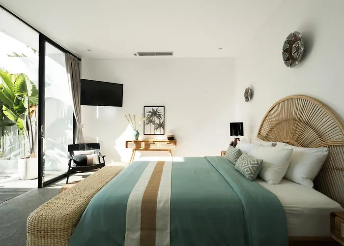 Reif 3, Luxury Poolvilla, 2 Bedrooms, 100m2, Near Canggu, Quiet Location Villa *