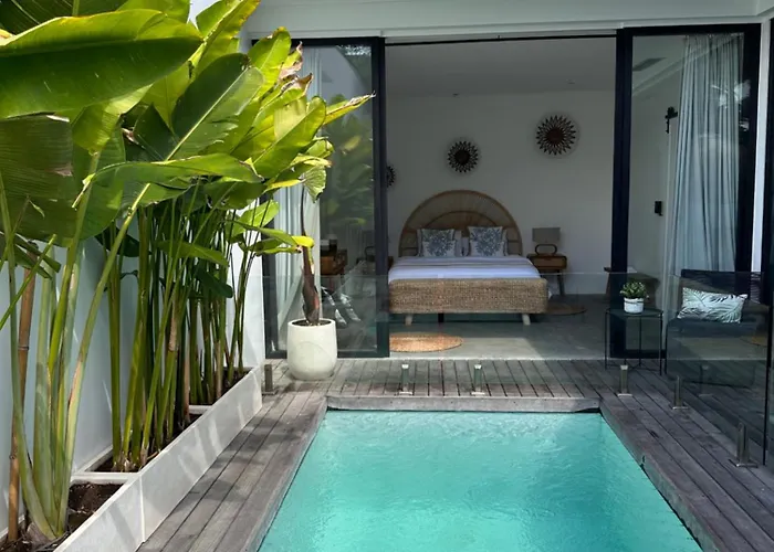 Villa Reif 3, Luxury Poolvilla, 2 Bedrooms, 100m2, Near Canggu, Quiet Location Canggu