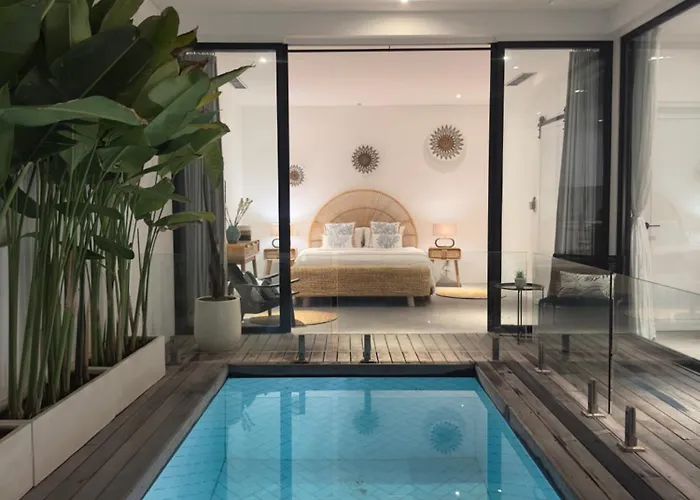 Reif 3, Luxury Poolvilla, 2 Bedrooms, 100m2, Near Canggu, Quiet Location Canggu